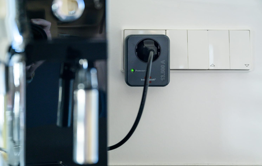 Brennenstuhl Eco Line Serisi 13.500A Akım Koruyucu Yıldırım Korumalı Tek Soketli Priz